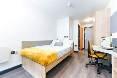 1 bed studio, Queen Street, Holylands, Belfast, BT16ET - Image 1
